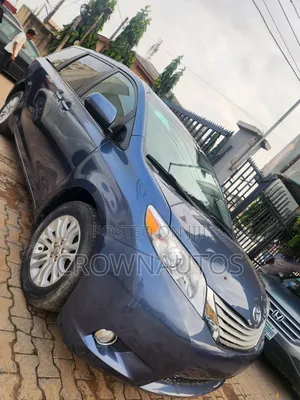 Toyota Sienna XLE Premium 8-Passenger 4dr Minivan (3.5L 6cyl 6A) 2015