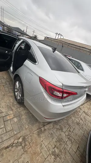 Hyundai Sonata Base Sedan FWD (2.4L 4cyl 6A) 2017 Silver
