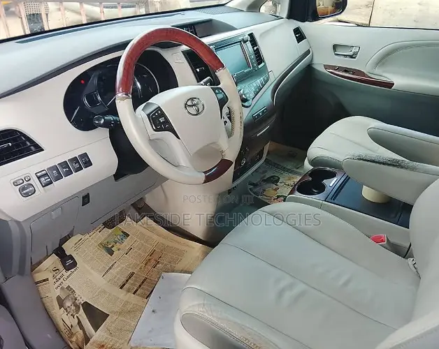 Toyota Sienna 2013 Black