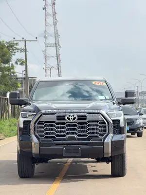New Toyota Tundra Platinum CrewMax SB w/5.5' Bed 2026 Black
