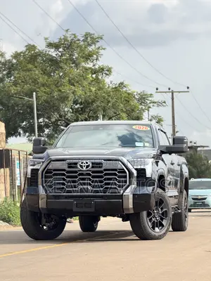 New Toyota Tundra Platinum CrewMax SB w/5.5' Bed 2026 Black