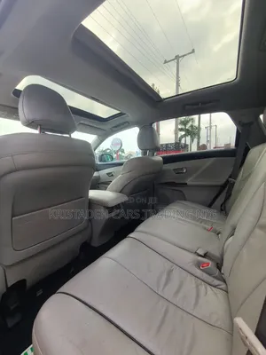 Toyota Venza AWD 2010 White