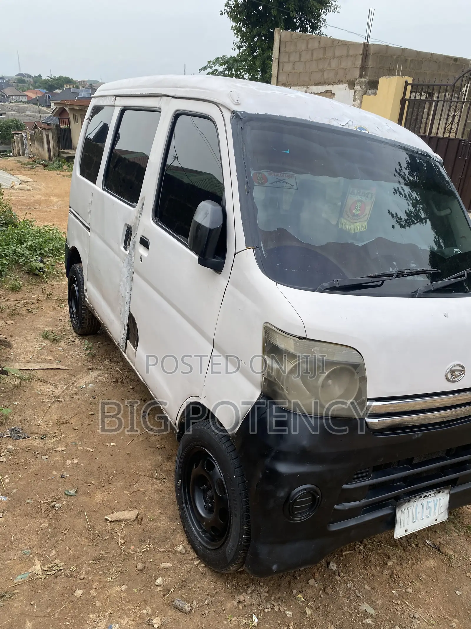 Daihatsu Hijet 2012 White