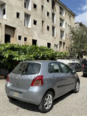 Toyota Yaris 1.3 2005 Gray