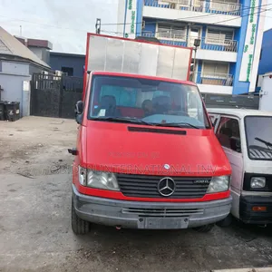 Mercedes-Benz Sprinter 2022 Red