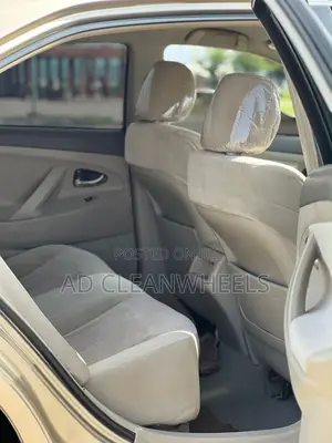 Toyota Camry LE 4dr Sedan (2.5L 4cyl 6A) 2011 Gold