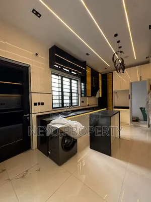 5bdrm Duplex in Ologolo Lekki for sale