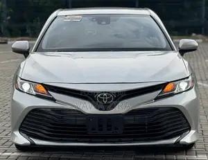 Toyota Camry LE FWD (2.5L 4cyl 8AM) 2018 Silver