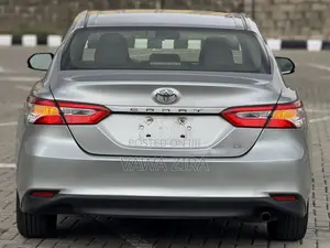 Toyota Camry LE FWD (2.5L 4cyl 8AM) 2018 Silver