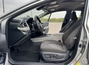 Toyota Camry LE FWD (2.5L 4cyl 8AM) 2018 Silver