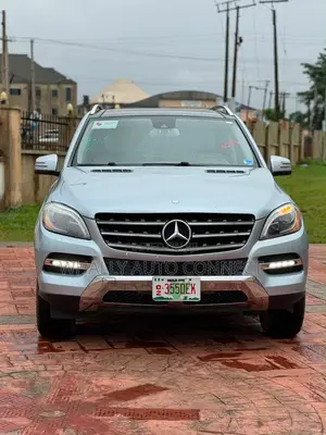 Mercedes-Benz M Class ML350 4dr SUV (3.5L 6cyl 7A) 2015 Blue