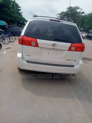 Toyota Sienna 2010 White