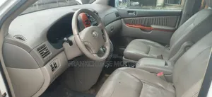 Toyota Sienna 2010 White
