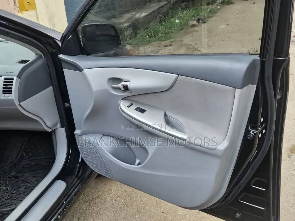 Toyota Corolla 2010 Black