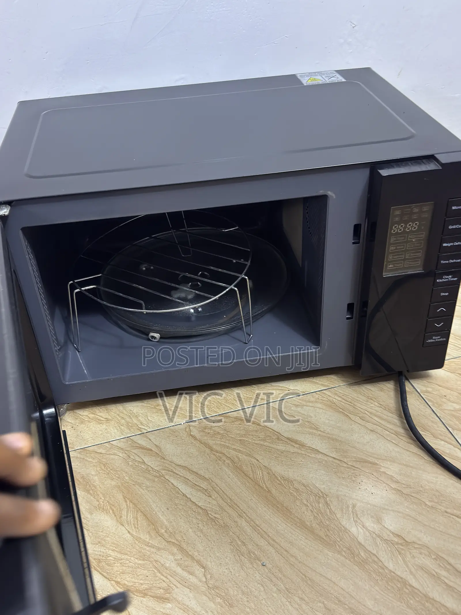 Scanfrost Microwave Oven – UK Used – Excellent Condition