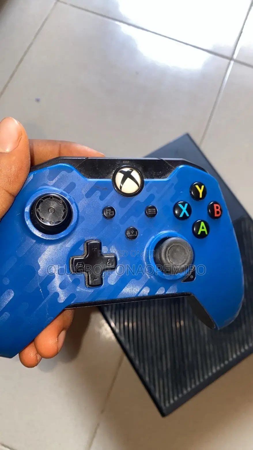 Xbox One 1tb 2 Controllers