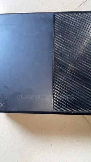 Xbox One 1tb 2 Controllers
