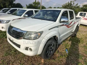 Toyota Hilux 2012 White