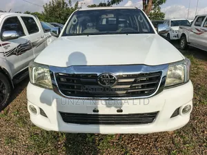 Toyota Hilux 2012 White