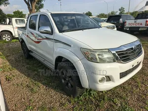 Toyota Hilux 2012 White