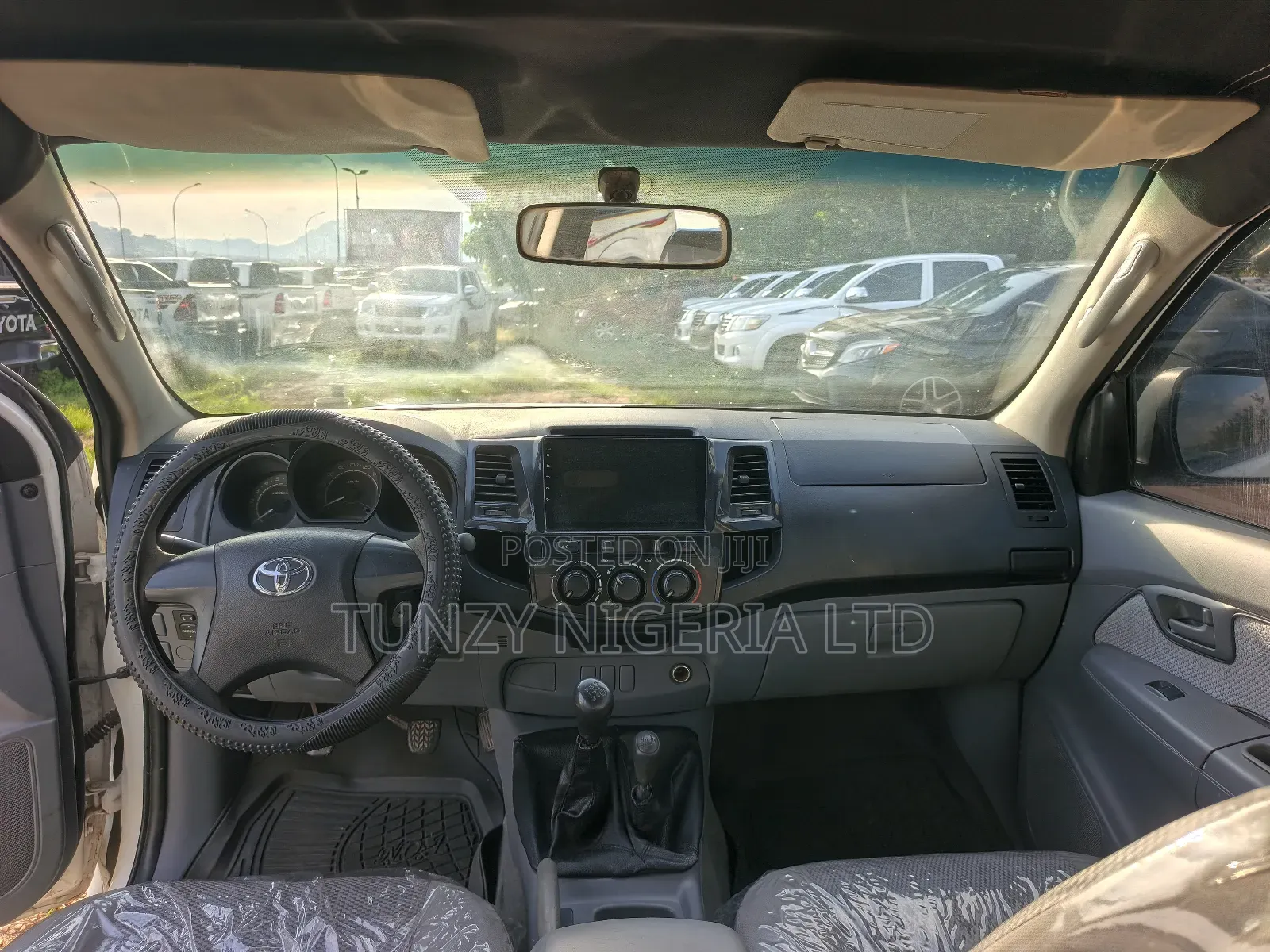 Toyota Hilux 2012 White