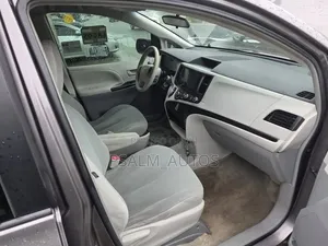 Toyota Sienna LE 7 Passenger 2011 White