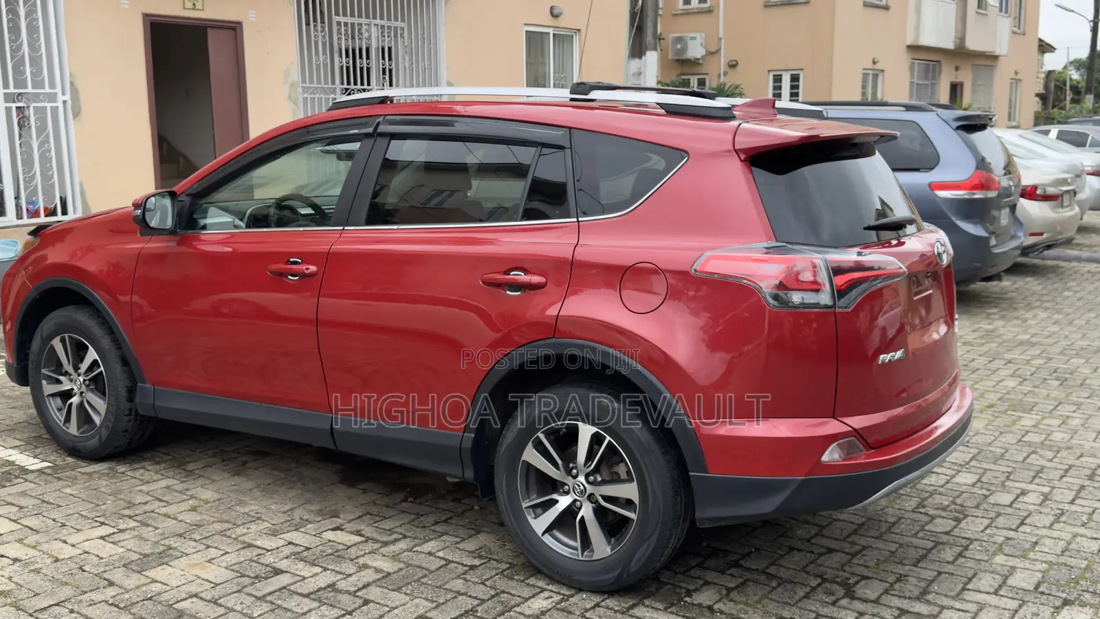 Toyota RAV4 XLE AWD (2.5L 4cyl 6A) 2017 Red