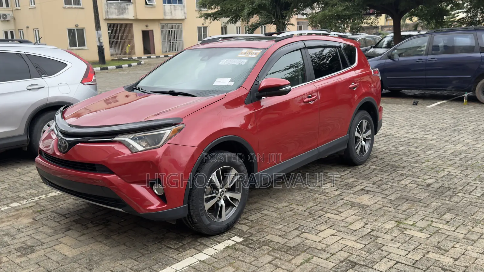 Toyota RAV4 XLE AWD (2.5L 4cyl 6A) 2017 Red