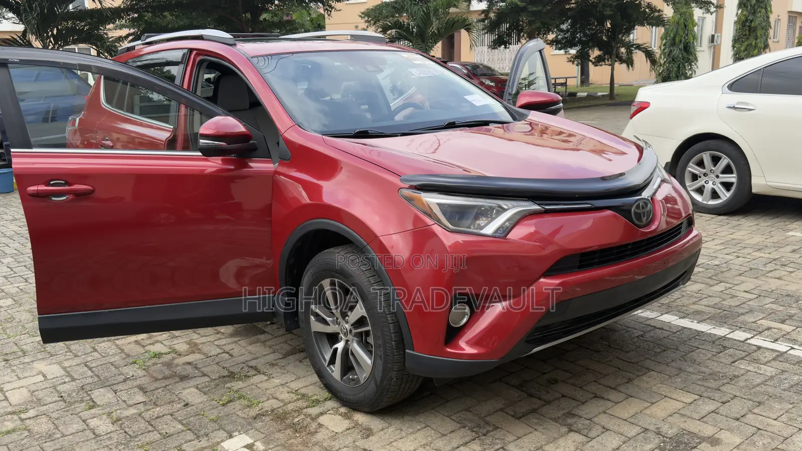 Toyota RAV4 XLE AWD (2.5L 4cyl 6A) 2017 Red