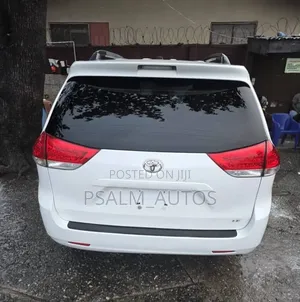 Toyota Sienna LE 7 Passenger 2011 White