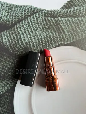 Discreet Lipstick Vibrator – Pleasure in Style 