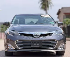 Toyota Avalon XLE Premium Sedan FWD (3.5L 6cyl 6A) 2013 Green