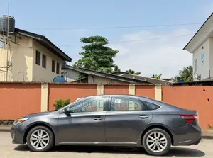 Toyota Avalon XLE Premium Sedan FWD (3.5L 6cyl 6A) 2013 Green