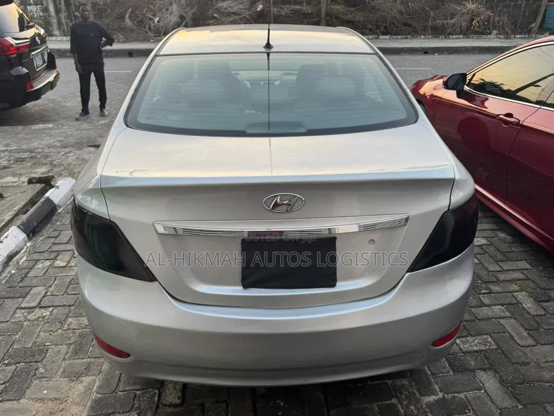 Hyundai Accent 2012 Silver