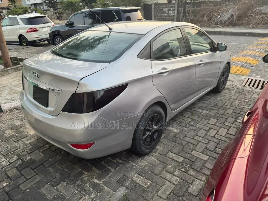 Hyundai Accent 2012 Silver