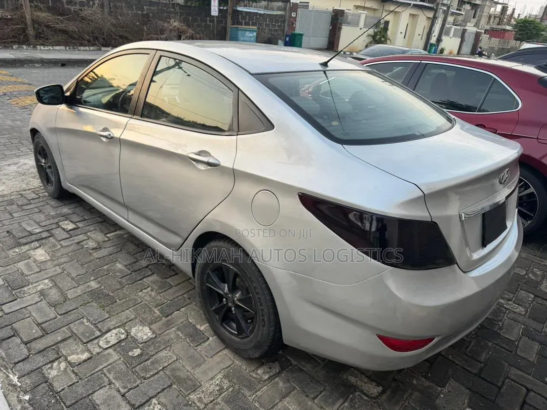 Hyundai Accent 2012 Silver