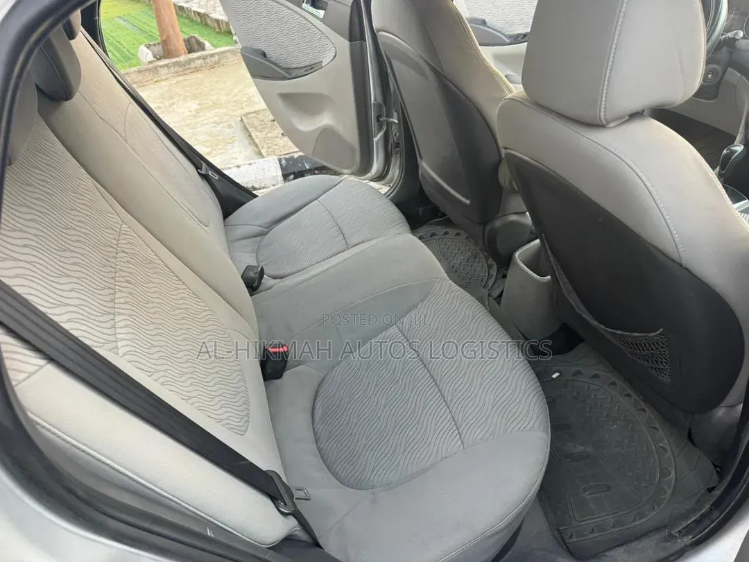 Hyundai Accent 2012 Silver