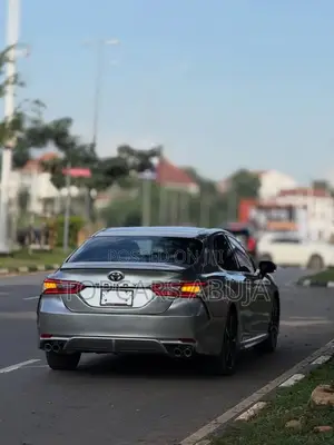 Toyota Camry XSE FWD (2.5L 4cyl 8AM) 2018 Silver