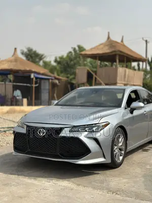 Toyota Avalon XLE FWD Sedan (3.5L V6 8A) 2019 Silver