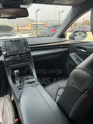 Toyota Avalon XLE FWD Sedan (3.5L V6 8A) 2019 Silver