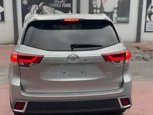 Toyota Highlander Limited 4x4 V6 (3.5L 6cyl 8A) 2018 Silver