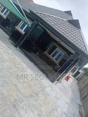 3bdrm Bungalow in Akoto Estate, Akala Express for sale