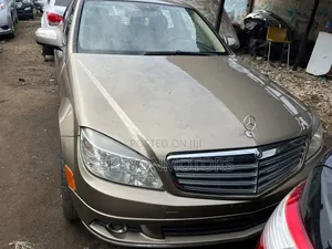 Mercedes-Benz C300 Sport Sedan RWD (3.0L 6cyl 6M) 2009 Gold