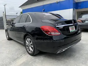 Mercedes-Benz C300 Luxury 4matic Sedan AWD (2.0L 4cyl 7A) 2017 Black