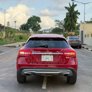 Mercedes-Benz GLA 250 2015 Red