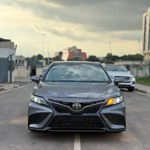 Toyota Camry LE FWD (2.5L 4cyl 8AM) 2018 Gray