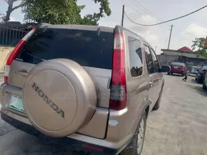 Honda CR-V 2006 Gold
