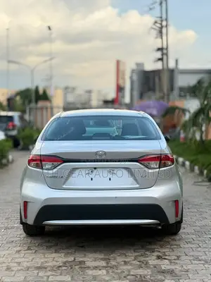 Toyota Corolla LE 2021 Silver