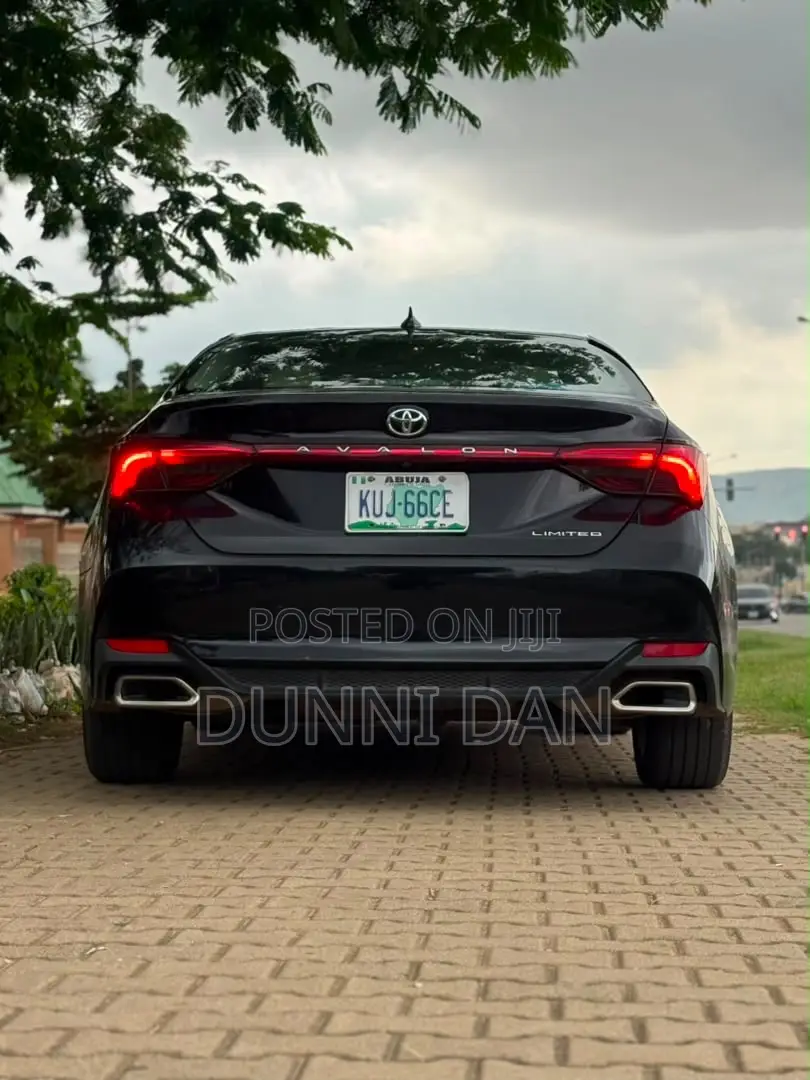 Toyota Avalon Limited (3.5L 6cyl 6A) 2018 Black