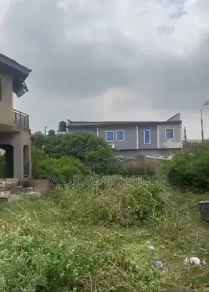 Demolishable 4bedroom and Vacant Land